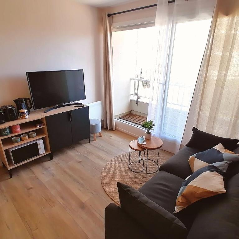 Joli studio front de mer Balcon WIFI vue cour - Studio Apartment with One Double Bed - 11
