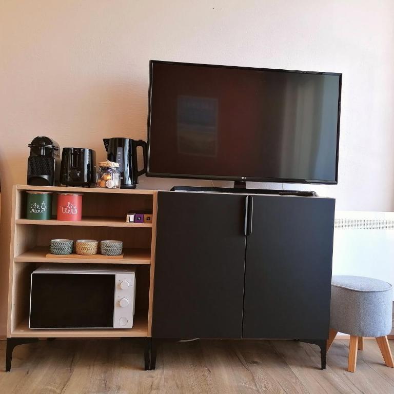 Joli studio front de mer Balcon WIFI vue cour - Studio Apartment with One Double Bed - 12