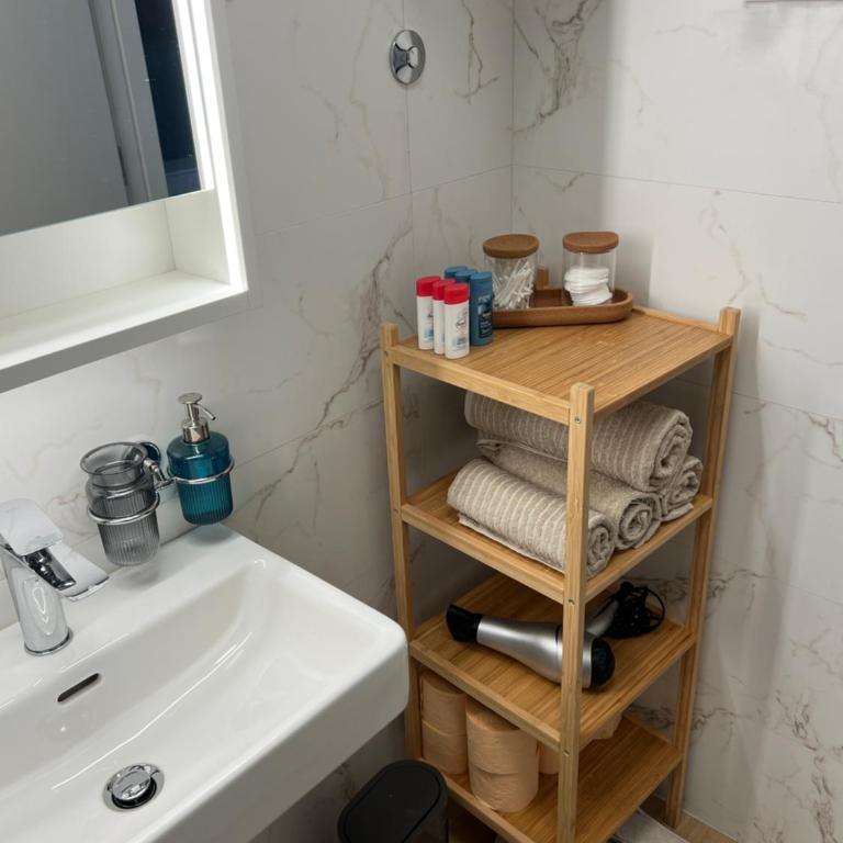 Ada Smart Apartment - Double or Twin Room - 9