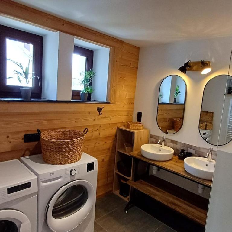 Chez Bernadette - Two-Bedroom Apartment - 14