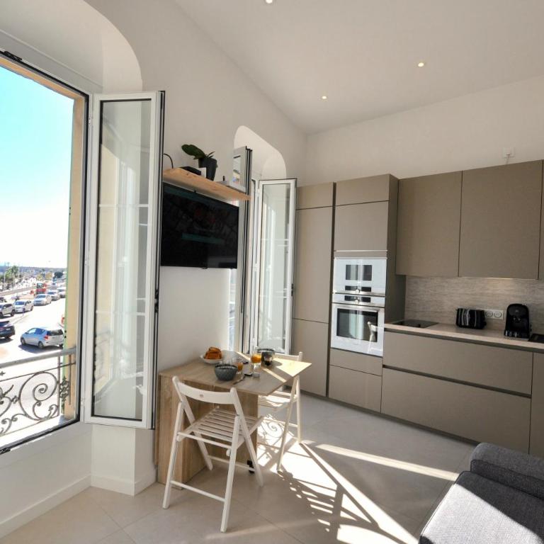 MENTON # MONACO - F1 GP - 4 PERSONS - SEA VIEW - NEW - PARKING - CLIM - PREMIUM - BEACH and SUN - One-Bedroom Apartment with Sea View - 2