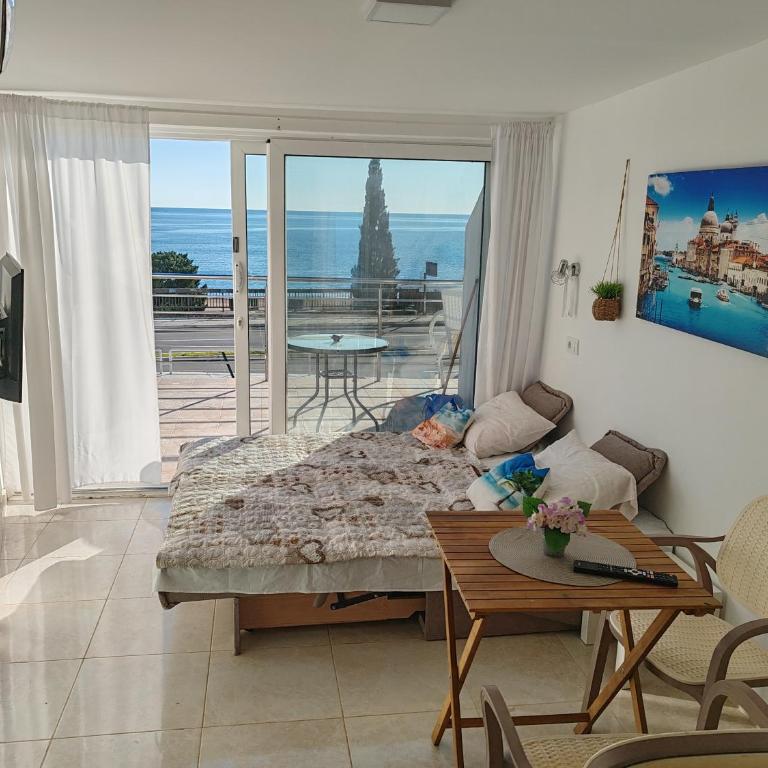 One minute to the beach - One-Bedroom Apartment - 3