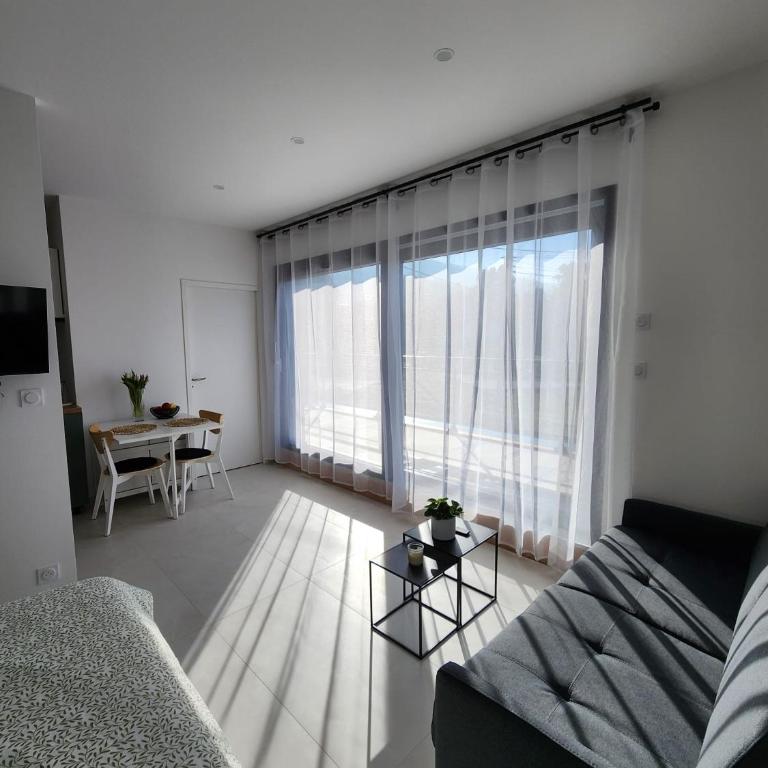 Studio lumineux avec grande terrasse et vue lac, Parking privé - Appartement-Studio avec 1 Lit Double - 11