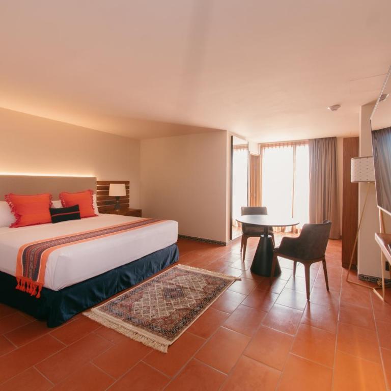 Casa Azulai Puebla Hotel Boutique - Suite con cama grande y balcón - 4