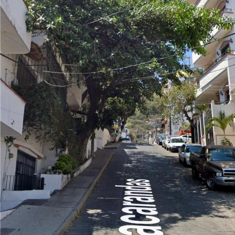 Newly Renovated Studio B2 with Patio Sleeps 2 - Studio Apartment with One Double Bed - 9