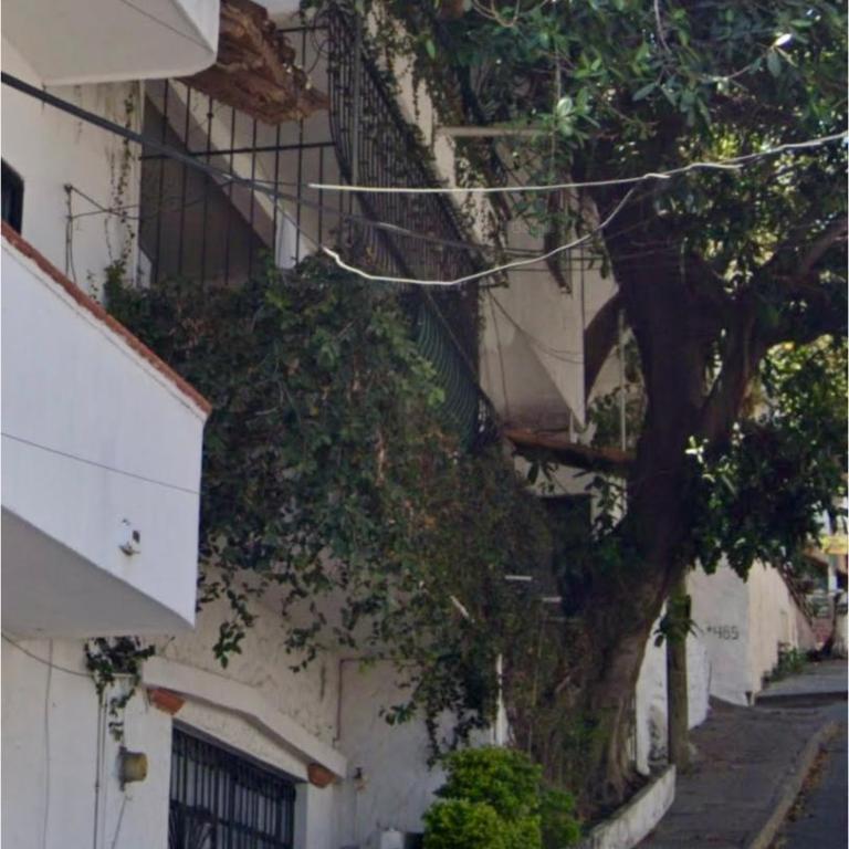 Newly Renovated Studio B2 with Patio Sleeps 2 - Studio Apartment with One Double Bed - 10