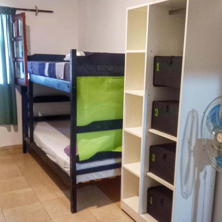 Huaka Hostel and Guest house - Cama Individual en dormitorio compartido de 6 camas - 4