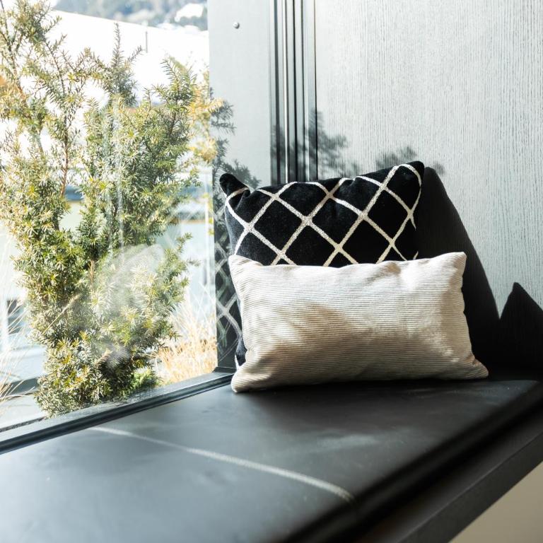Mountain Chalet Kappl - Luxury - Near Ischgl - Panorama Mountain View - Penthouse & Chalets - Deluxe Suite - 3