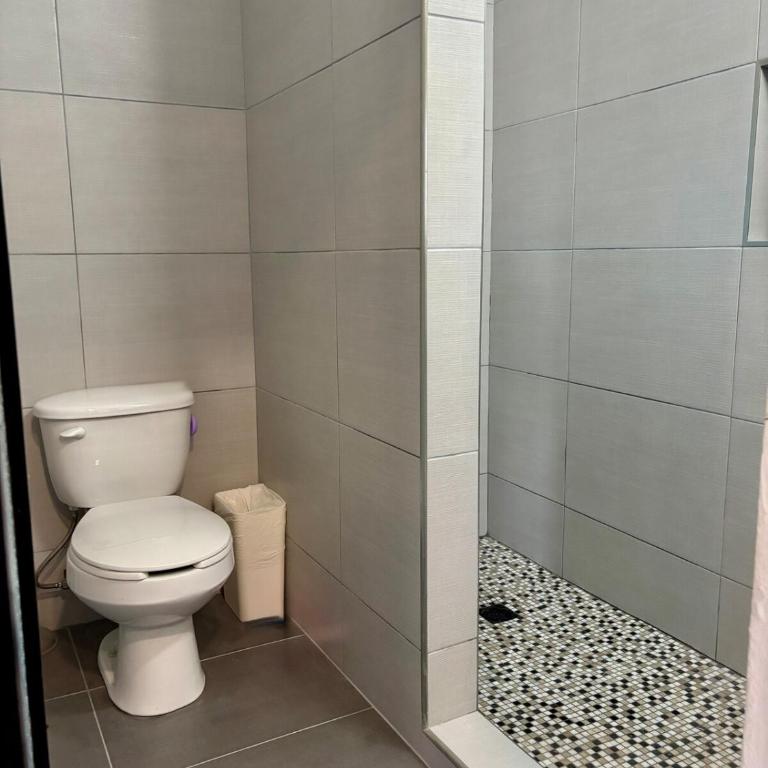 Newly renovated 2 bedroom With Patio Unit B Sleeps 4-6 - Two-Bedroom Apartment - 12