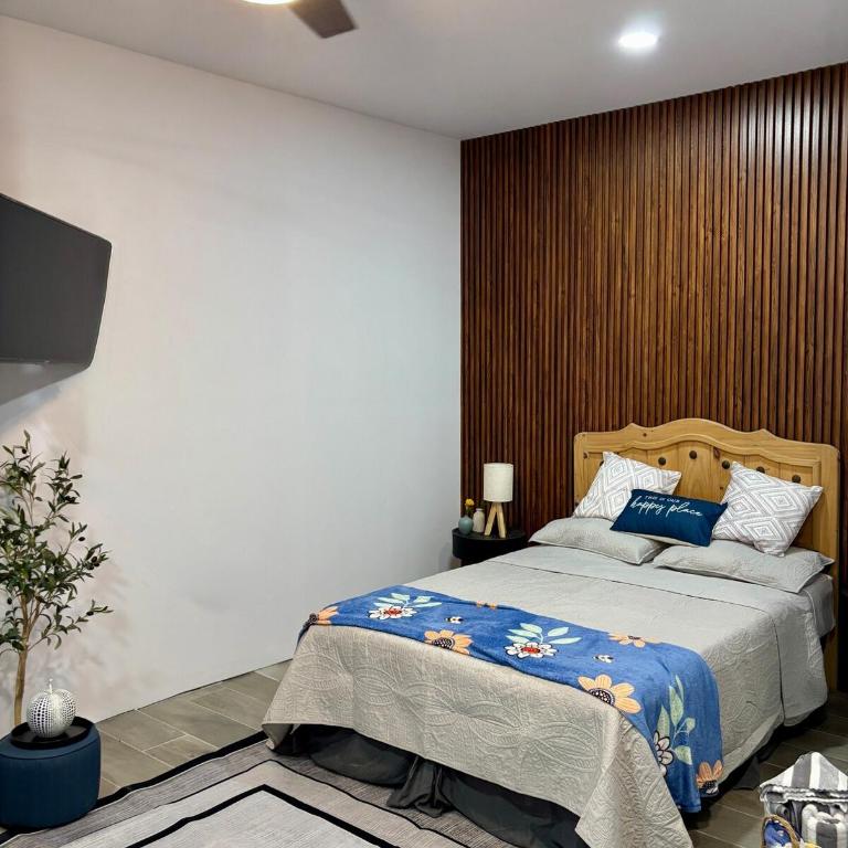 Newly renovated 2 bedroom With Patio Unit B Sleeps 4-6 - Two-Bedroom Apartment - 34
