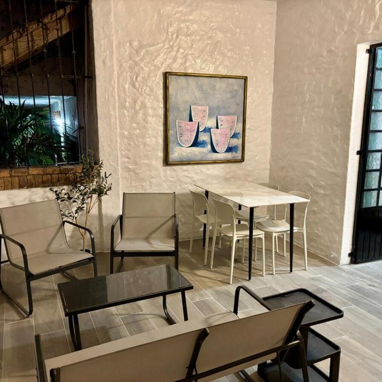 Newly renovated 2 bedroom With Patio Unit B Sleeps 4-6 - Two-Bedroom Apartment - 39