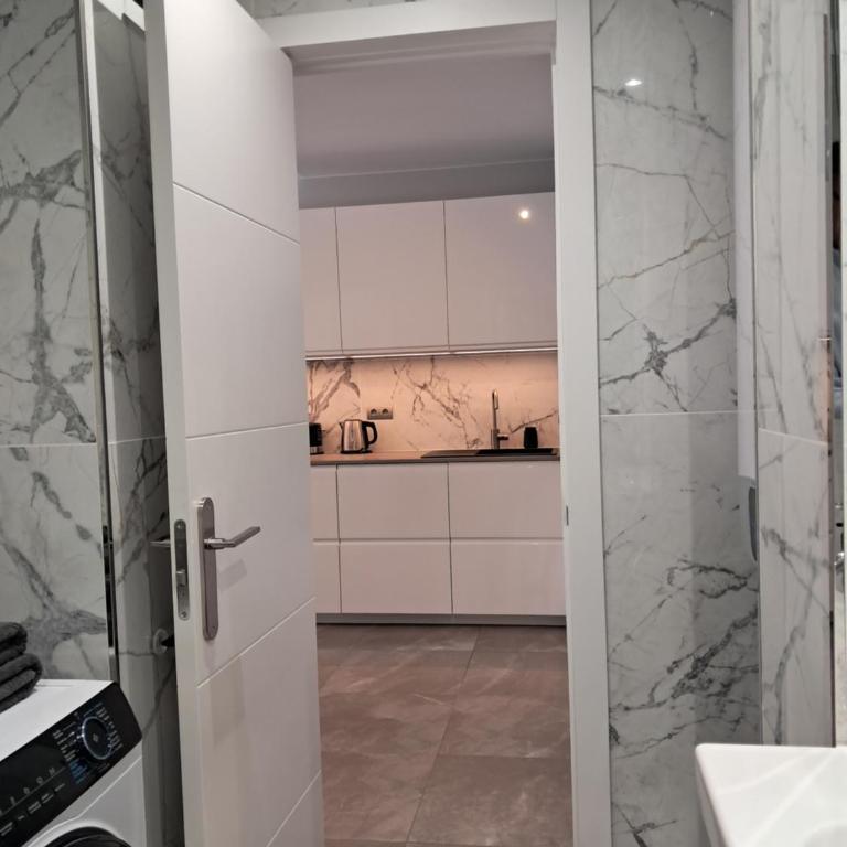 Beautiful New 2BR Apartment in Golden Mile of Marbella - Two-Bedroom Apartment - 14