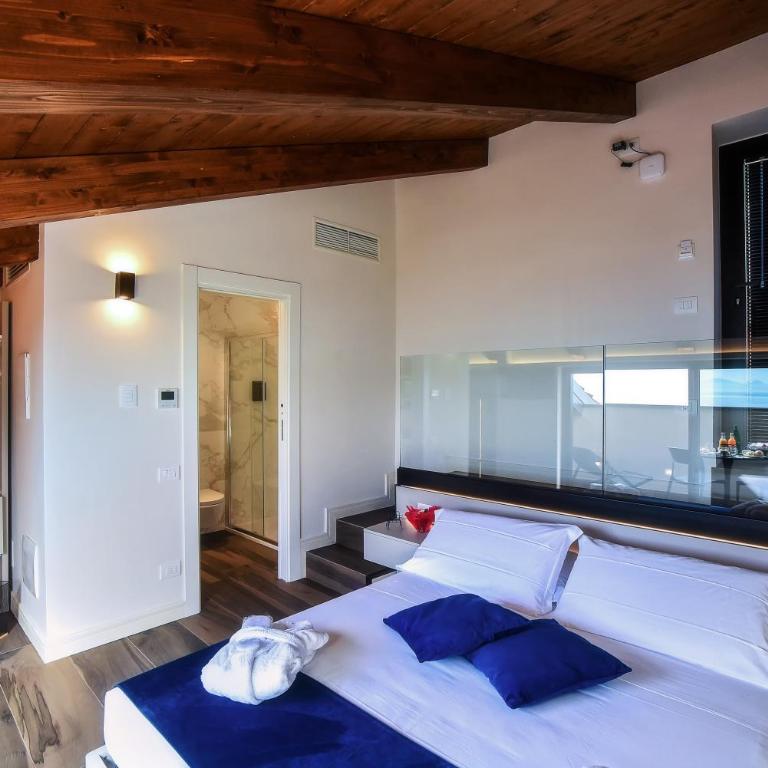 Kemì Luxury Suites - Camera Matrimoniale con Balcone e Vista Mare - 13