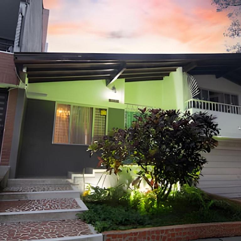 Chill-Out | Jacuzzi todo el año | Unicentro 5 minu - Six-Bedroom House - 70