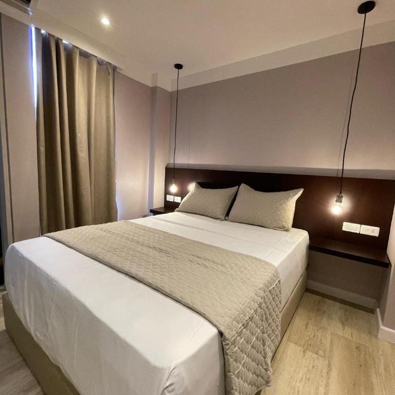 Hotel Grand Galaxie - Deluxe Room - 3