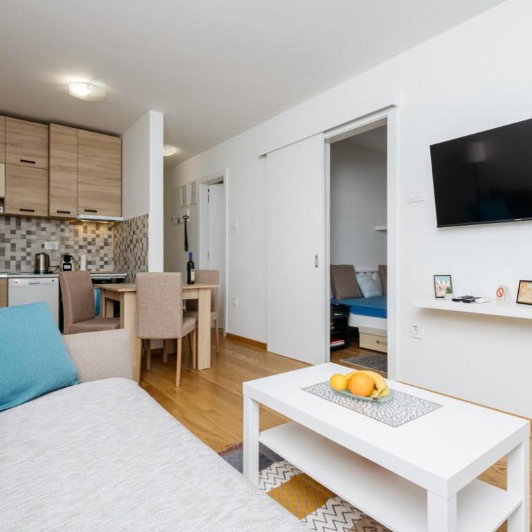 Konstantin Lux 2 - One-Bedroom Apartment - 3
