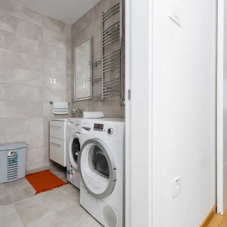 Konstantin Lux 2 - One-Bedroom Apartment - 2