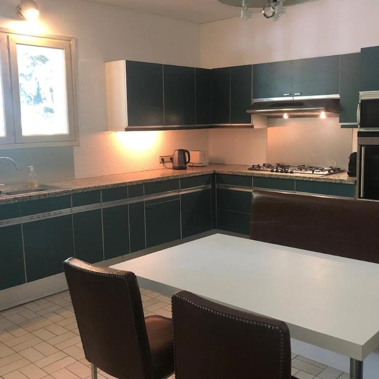 Appartement 220m2 15P avec Sauna, hyper center Luchon - Five-Bedroom Apartment - 8