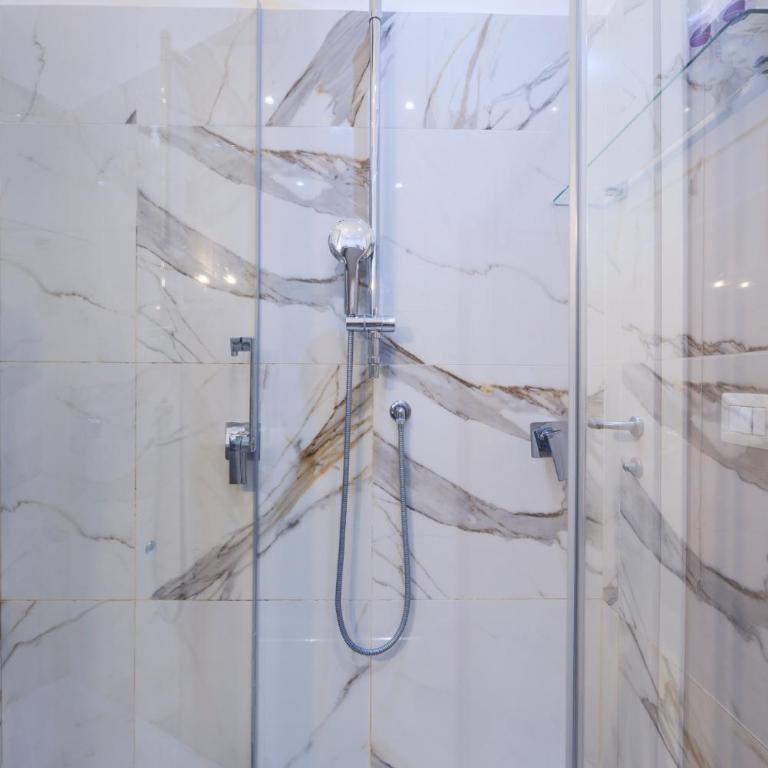 Rome Armony Suites - Camera King Deluxe - 4