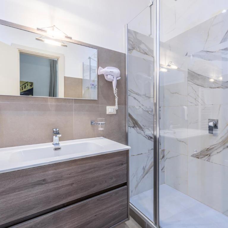 Rome Armony Suites - Camera King Deluxe - 18