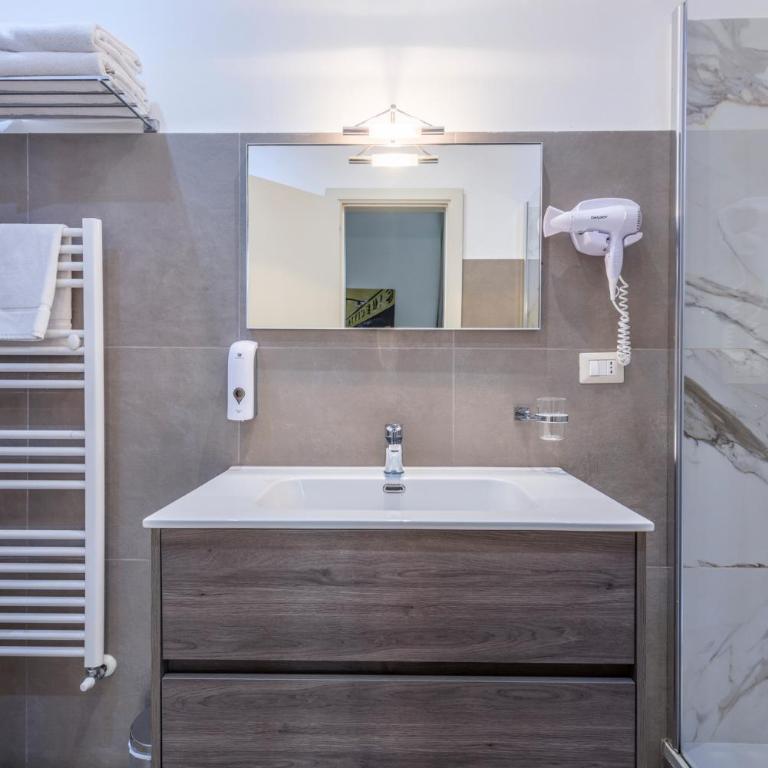 Rome Armony Suites - Camera King Deluxe - 12