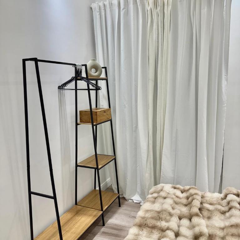 La Maison Chic Airport - Two-Bedroom Apartment - 25
