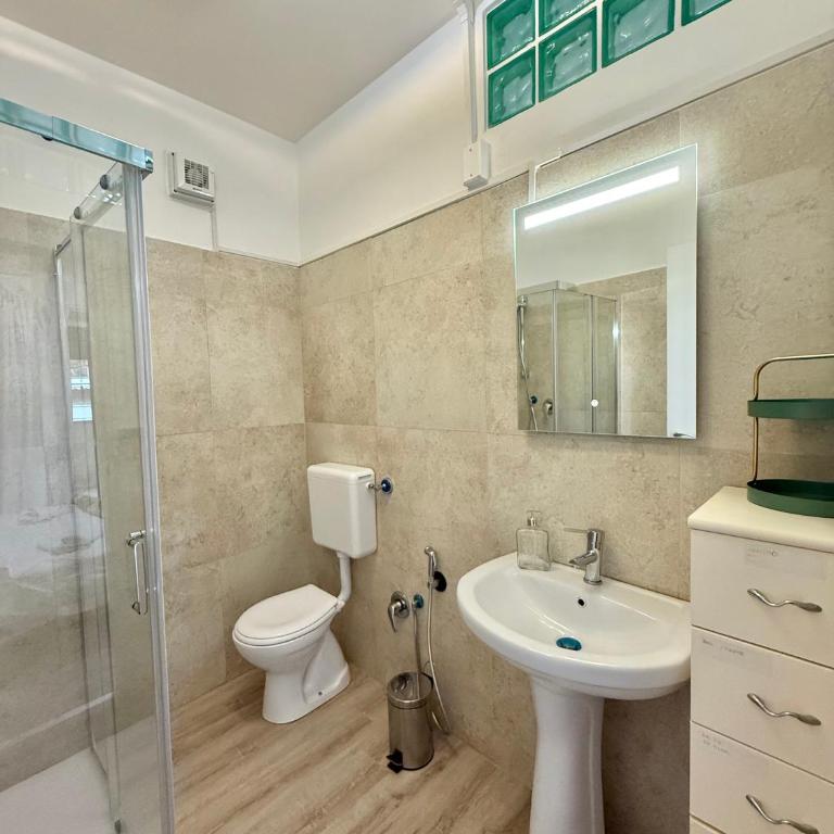La Maison Chic Airport - Two-Bedroom Apartment - 8
