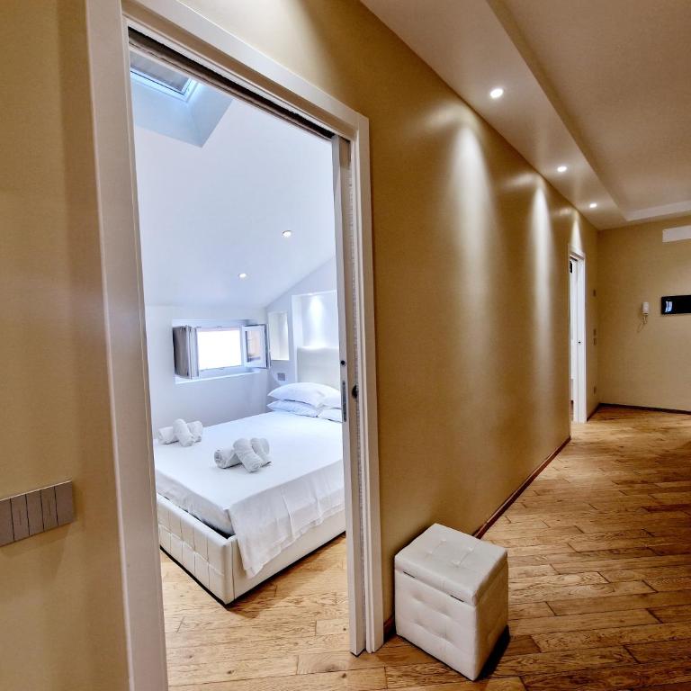 HomeHolidaySanremo - Luxe & Glamour - Appartamento con 2 Camere da Letto e Balcone - 4