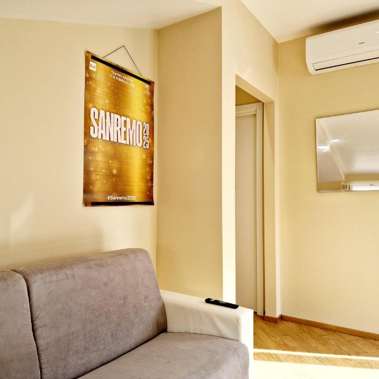HomeHolidaySanremo - Luxe & Glamour - Appartamento con 2 Camere da Letto e Balcone - 10