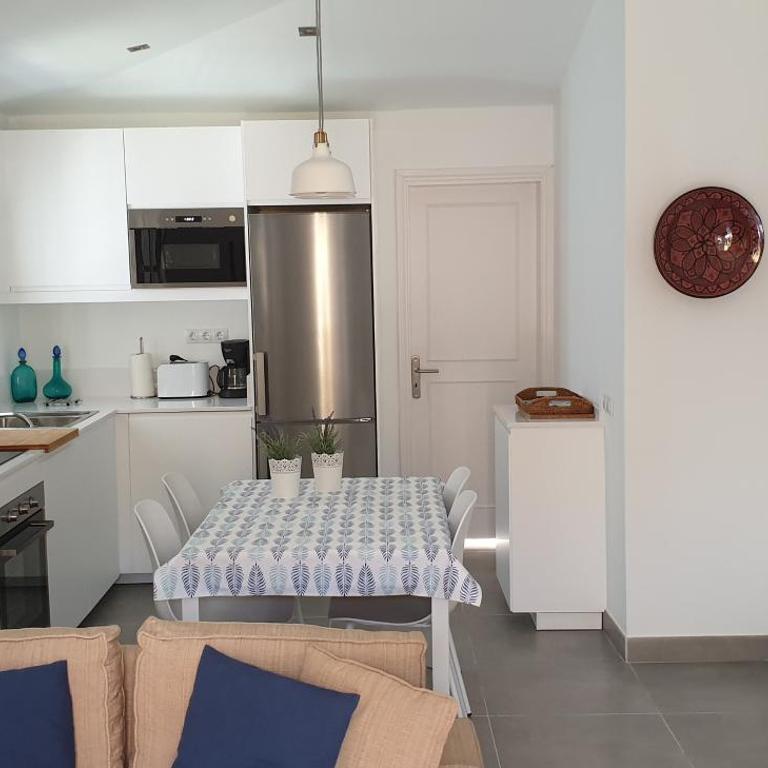 HANDICAP 7 Bungalow 4 - Two-Bedroom House - 6