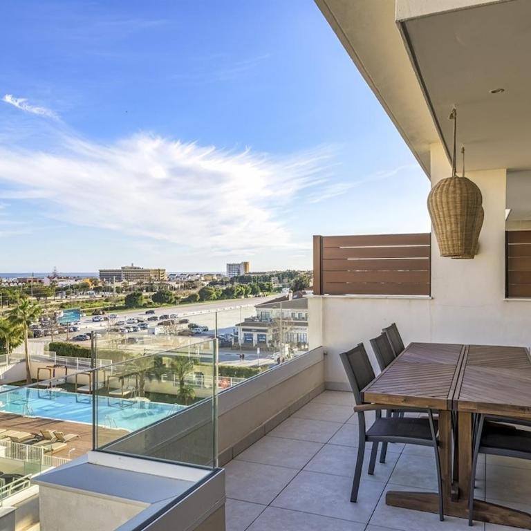 Panoramic views & walk to beach! - Apartamento de 2 dormitorios - 1