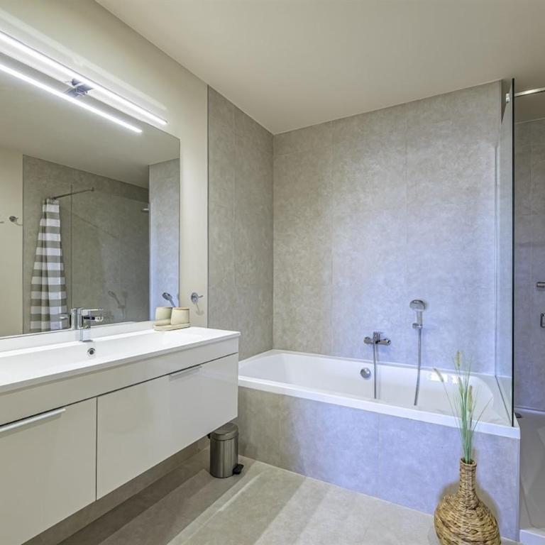 Panoramic views & walk to beach! - Apartamento de 2 dormitorios - 5