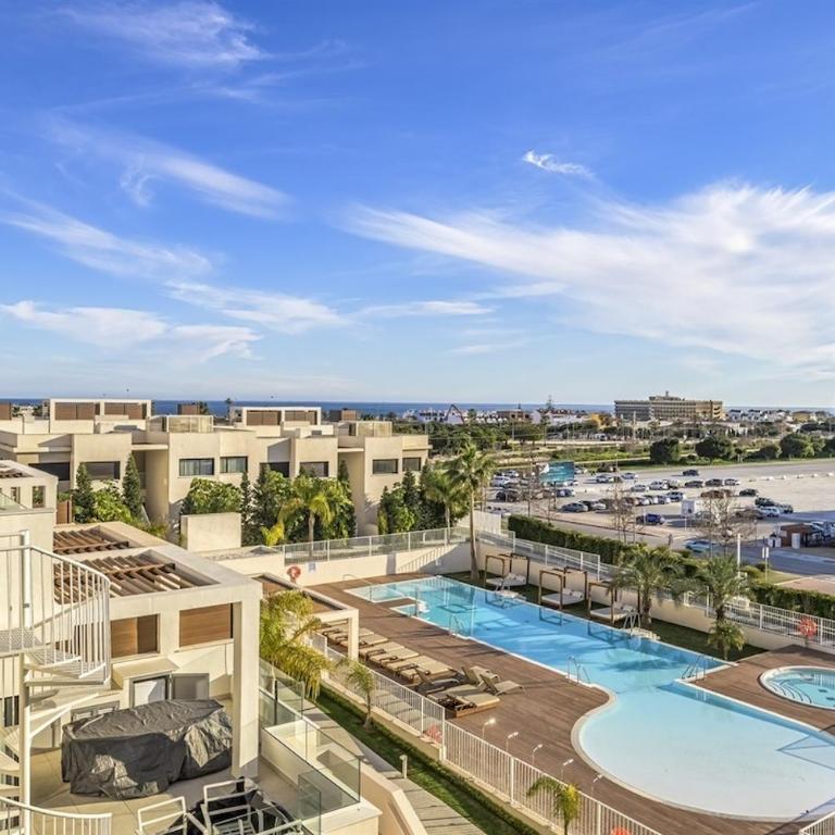 Panoramic views & walk to beach! - Apartamento de 2 dormitorios - 9