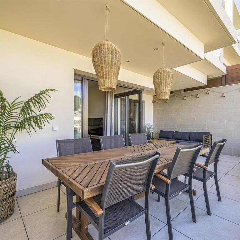 Panoramic views & walk to beach! - Apartamento de 2 dormitorios - 16