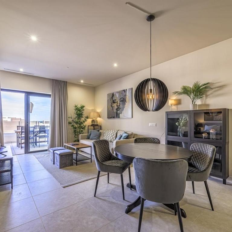 Panoramic views & walk to beach! - Apartamento de 2 dormitorios - 21