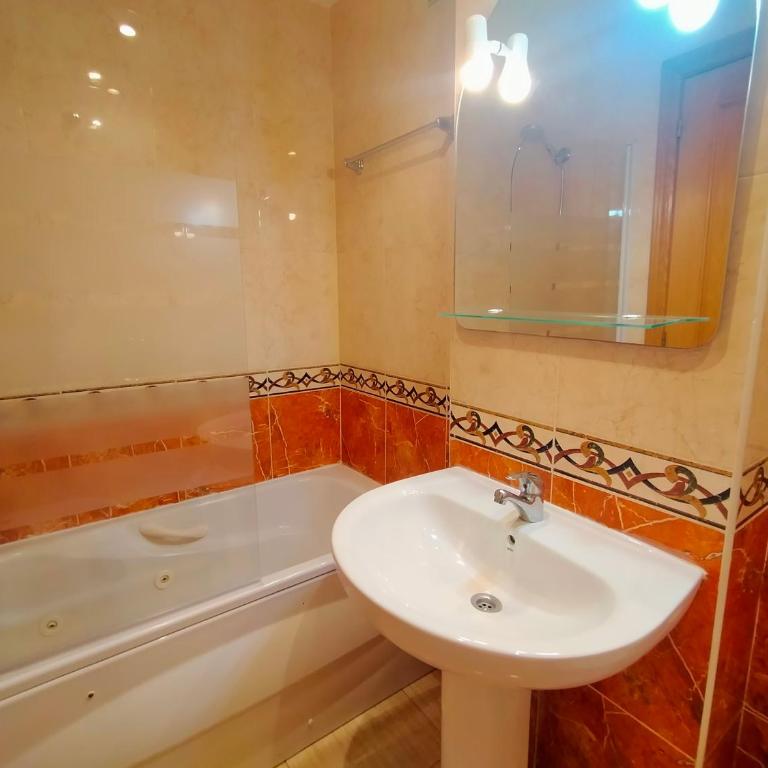 ACV - Costa Marfil I-2ª Linea Planta 5 Norte 1 - Apartamento de 2 dormitorios - 12
