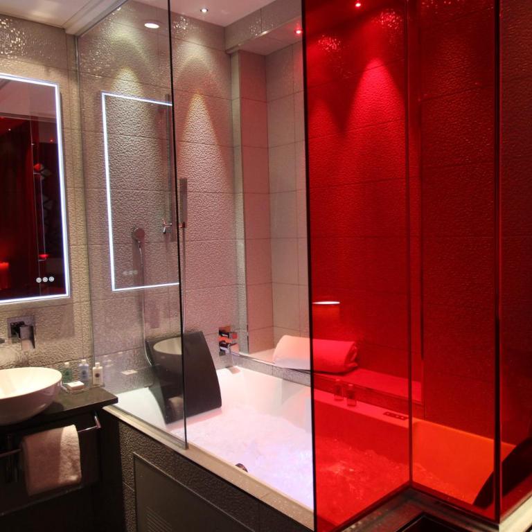 Secret de Paris - Hotel & Spa - Chambre Moulin Rouge avec Bain à Remous - 8