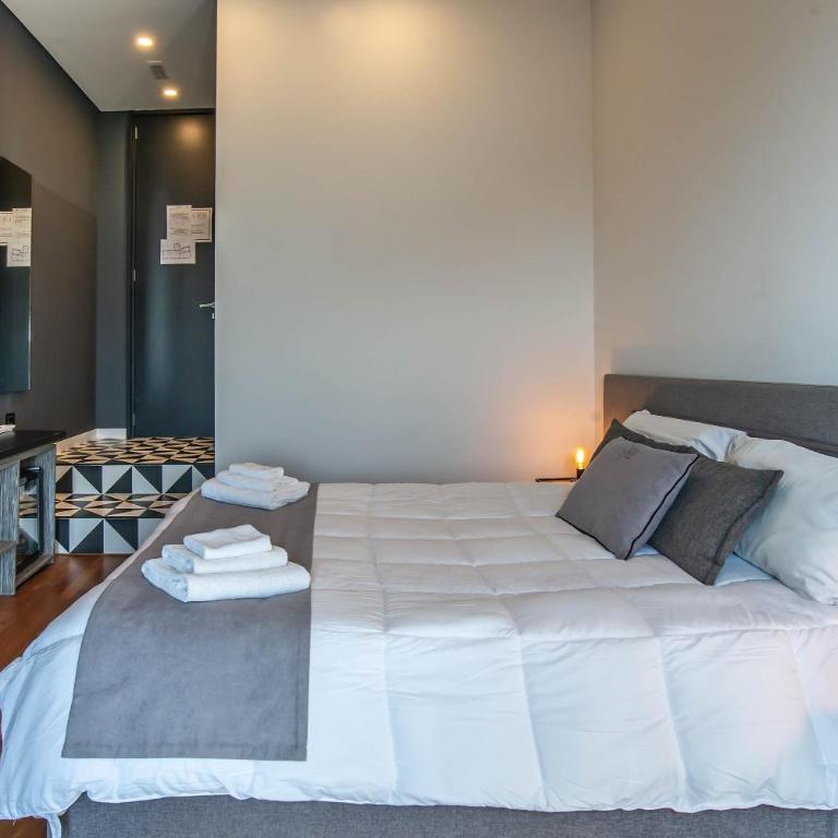 Gram Suites - Camera Matrimoniale con Balcone - 11