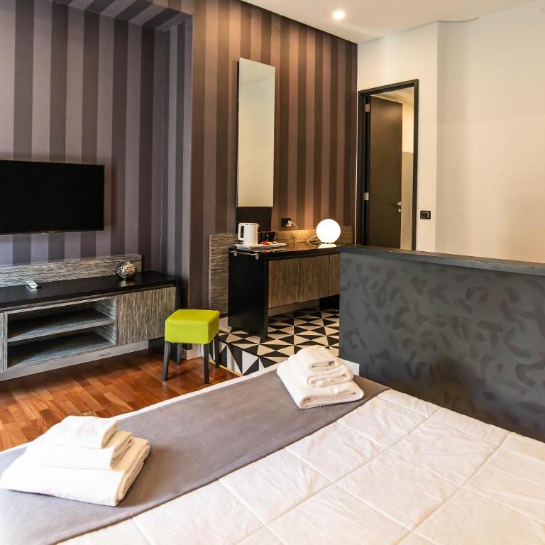 Gram Suites - Camera Tripla con Balcone - 15