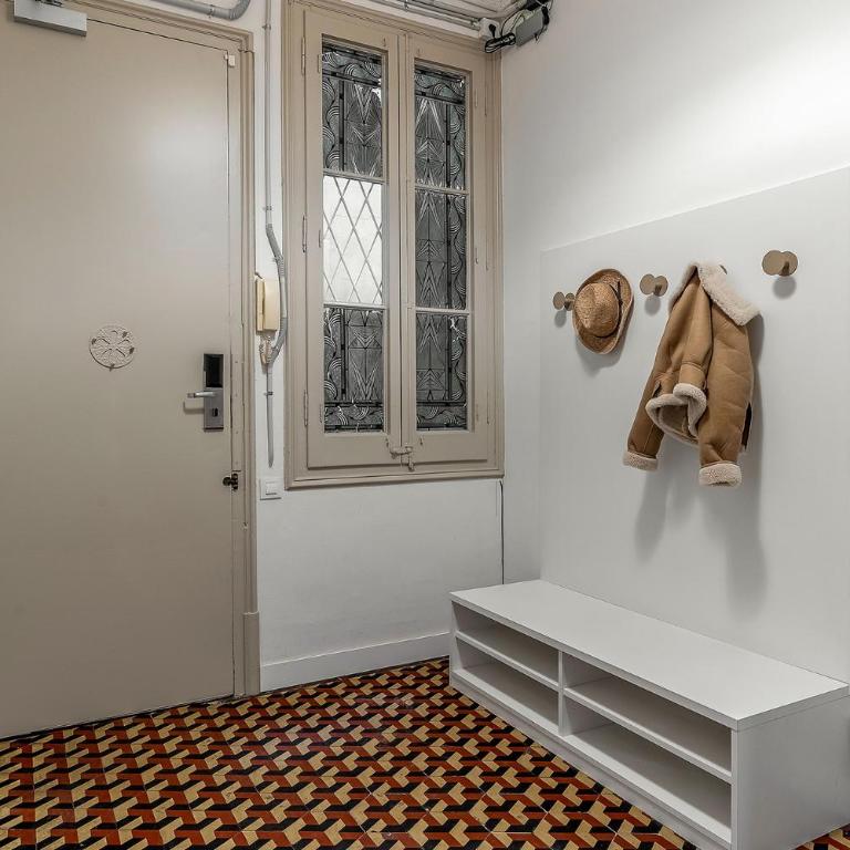 AB Bailen Apartments - Four-Bedroom Apartment with balcony - 10