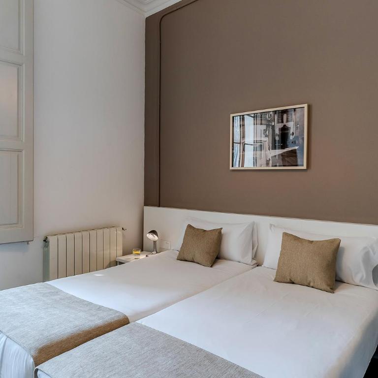 AB Bailen Apartments - Four-Bedroom Apartment with balcony - 14