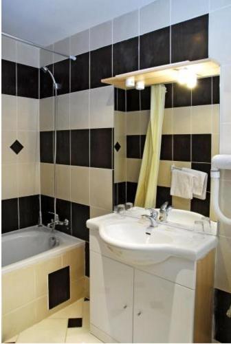 Hôtel de l'Aveyron - Suite (4 Personnes) - 4