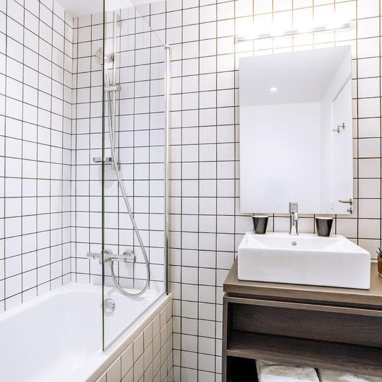 RockyPop Marseille Hôtel - Chambre Familiale (2 Adultes et 2 Enfants) - 3