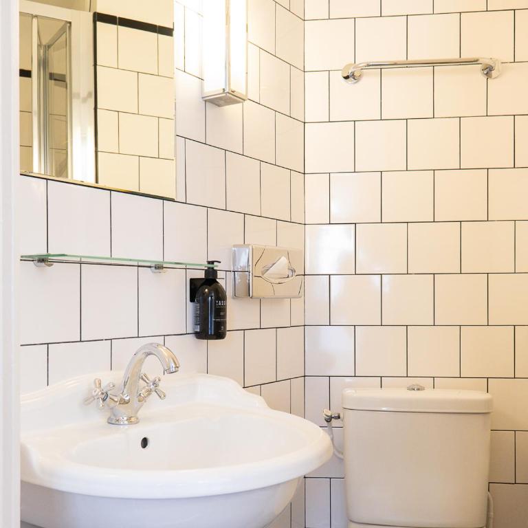 Hôtel BASSS - Chambre Simple Moyenne - 5