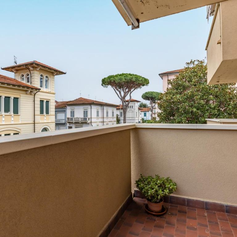 GuestHost - Viareggio Apartment City Garden with Balcony! - Appartamento con 1 Camera da Letto - 2