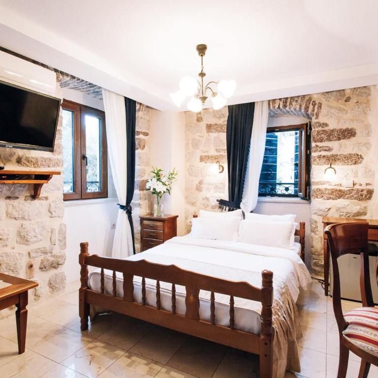 Hotel Galathea - Standardna Dvokrevetna Soba sa Bračnim Krevetom - 9