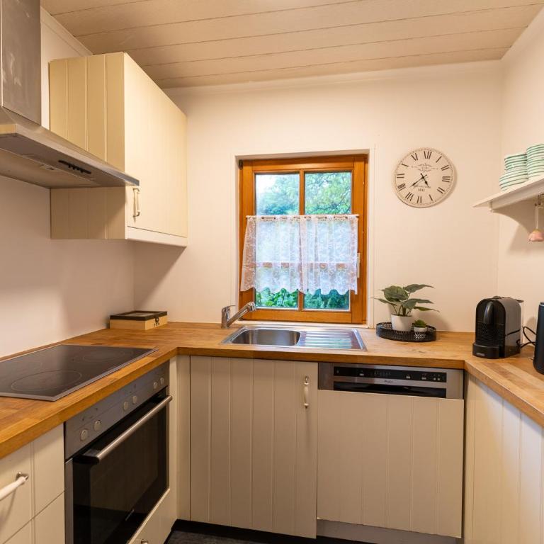 Schmuckes Geräumiges Haus mit Garten in Graz für bis zu 8 Gäste Ideal für Familien und Gruppen - Ferienhaus - 27