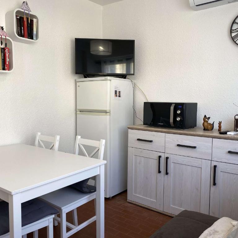 Appartement T2 avec Wifi, Proche Thermes et Commodités, Parking, Classé 2 Étoiles - FR-1-553-235 - Apartment - 1