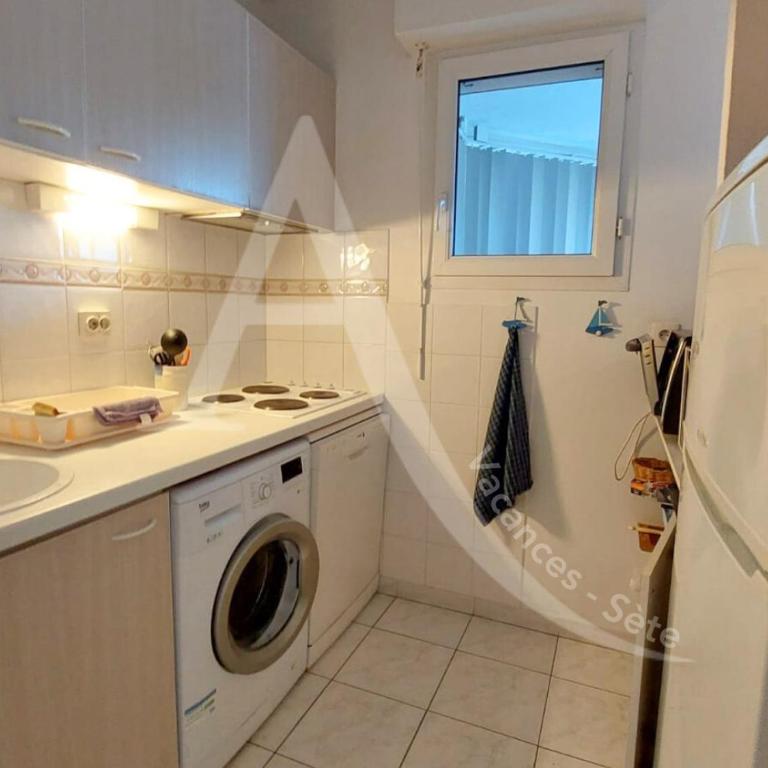 Proche des plages, residence avec piscine, T2 equipe wifi avec garage - Apartment - auf 2 Etagen - 12