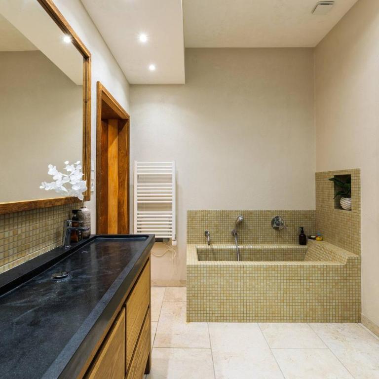 Elegance, serenite et vue exeptionnelle sur la rade - Hébergement Maison Deluxe 4 Chambres - Côté Océan - 38